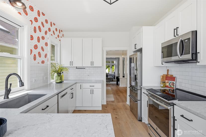 Property photo for 6534 19th Avenue NE, Seattle photo 11