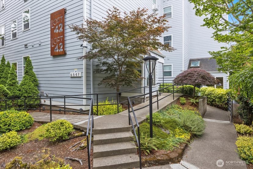 Property photo for 6547 42nd Avenue SW #205, Seattle photo 4