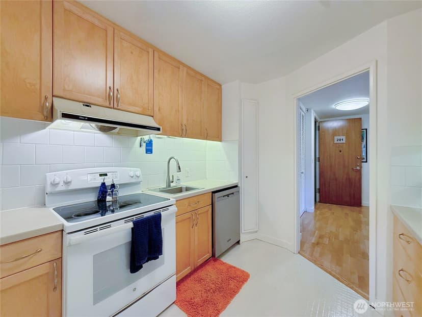 Property photo for 521 5th Avenue W #201, Seattle photo 15