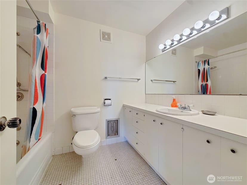 Property photo for 521 5th Avenue W #201, Seattle photo 20