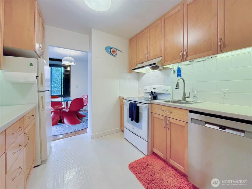 Property photo for 521 5th Avenue W #201, Seattle photo 14