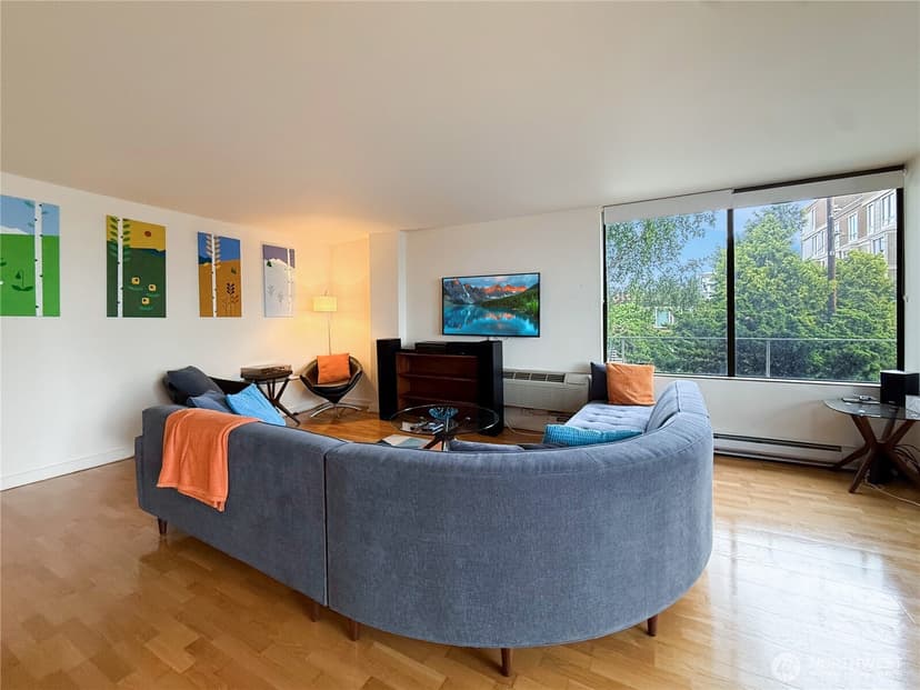 Property photo for 521 5th Avenue W #201, Seattle photo 11