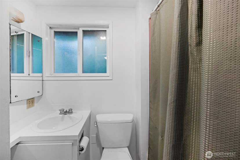 Property photo for 4315 Thomson Avenue, Everett photo 18