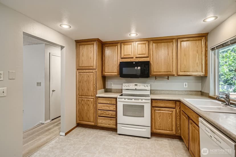 Property photo for 10616 164th Avenue NE, Redmond photo 16
