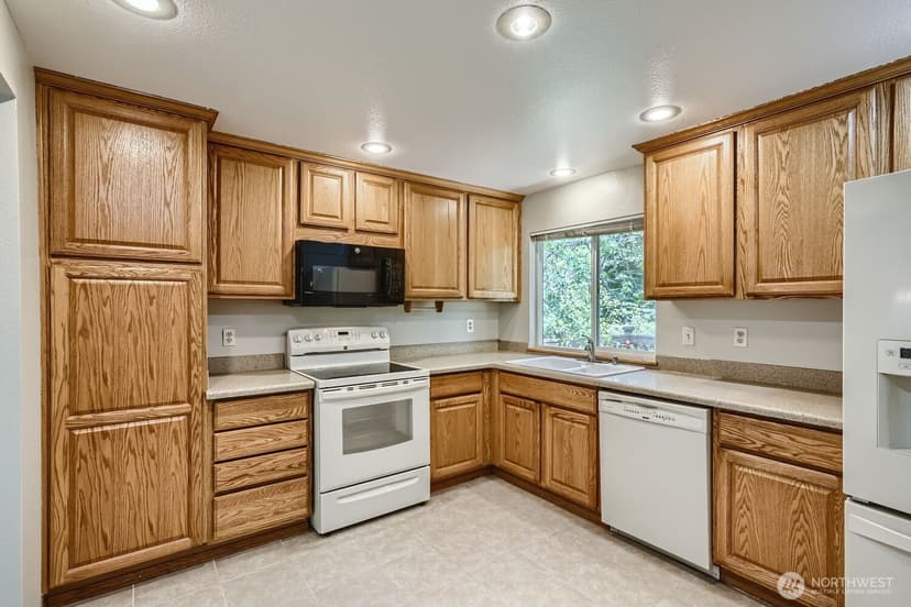 Property photo for 10616 164th Avenue NE, Redmond photo 14