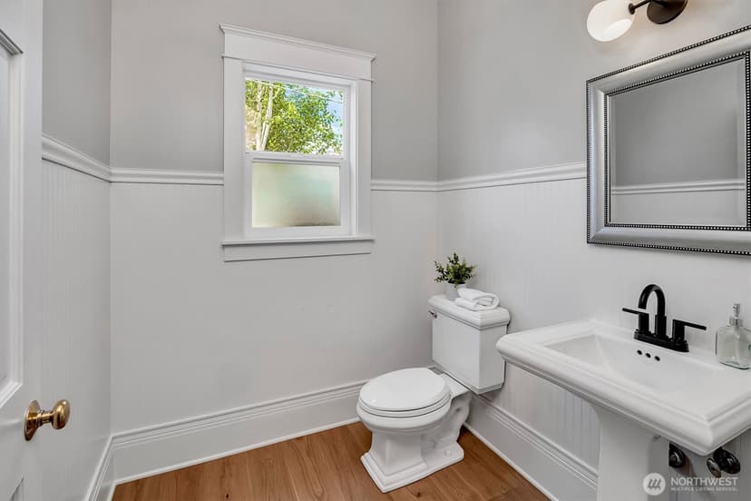 Property photo for 310 W Garfield Street, Seattle photo 18