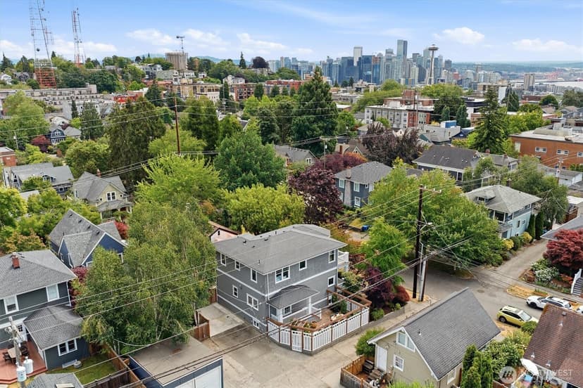 Property photo for 310 W Garfield Street, Seattle photo 35
