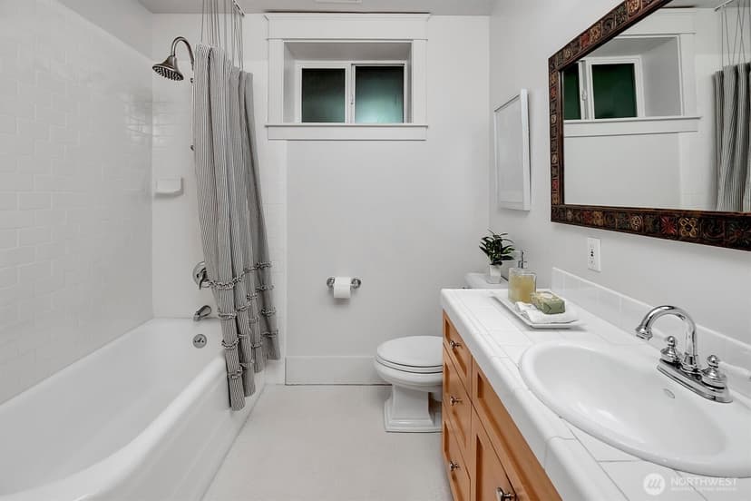 Property photo for 310 W Garfield Street, Seattle photo 29