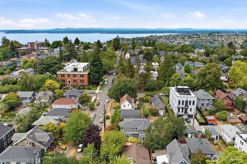 Property photo for 310 W Garfield Street, Seattle photo 36