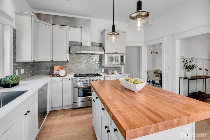 Property photo for 310 W Garfield Street, Seattle photo 14
