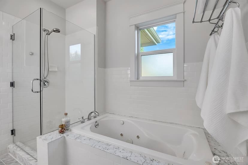 Property photo for 310 W Garfield Street, Seattle photo 23