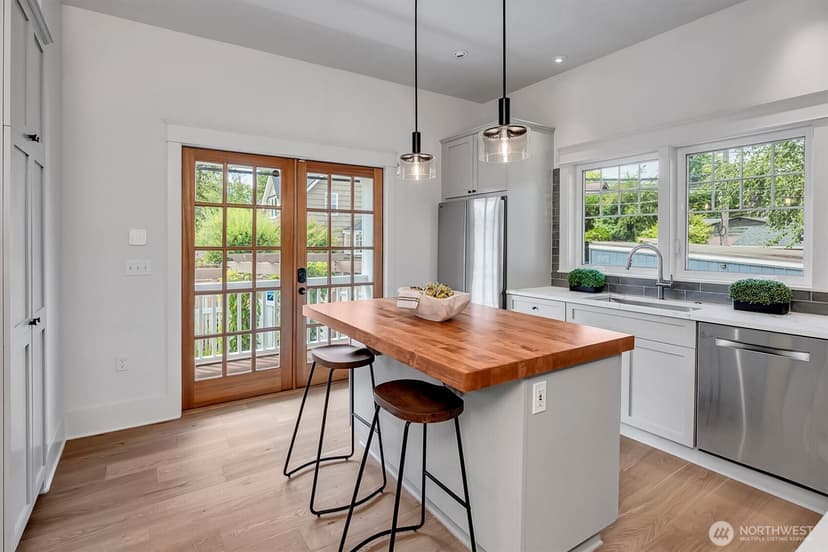 Property photo for 310 W Garfield Street, Seattle photo 15