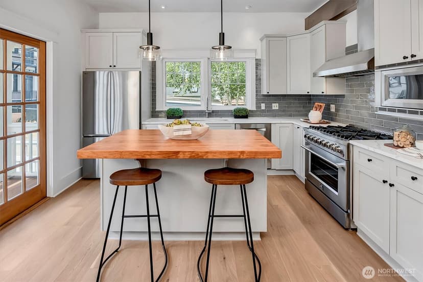 Property photo for 310 W Garfield Street, Seattle photo 13