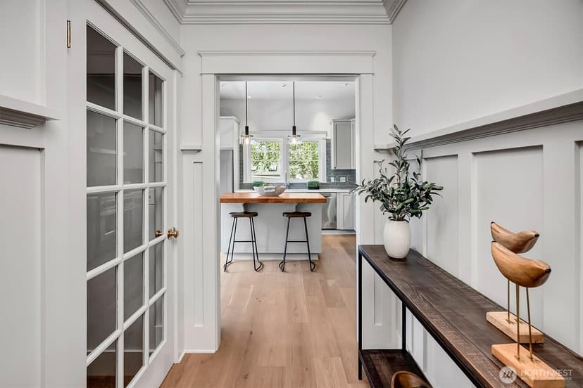 Property photo for 310 W Garfield Street, Seattle photo 12