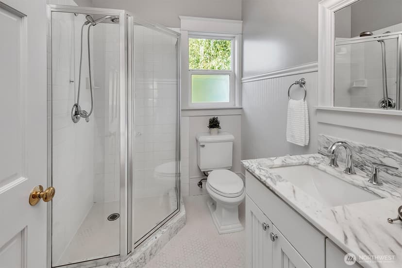Property photo for 310 W Garfield Street, Seattle photo 26