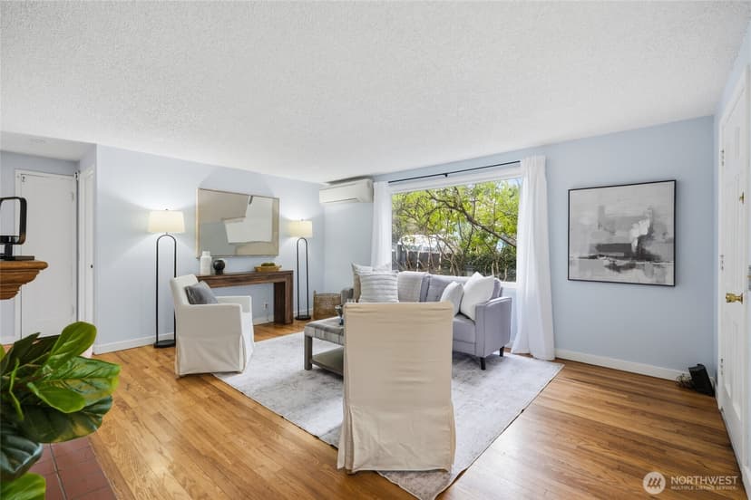 Property photo for 12515 25th Avenue NE, Seattle photo 3