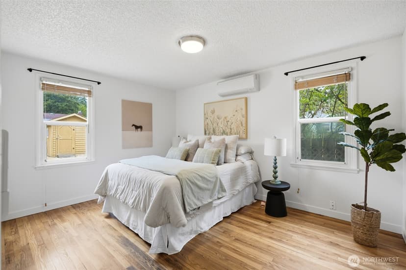Property photo for 12515 25th Avenue NE, Seattle photo 10
