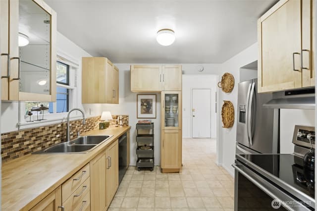 Property photo for 12515 25th Avenue NE, Seattle photo 5