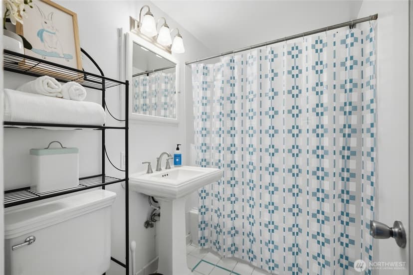 Property photo for 12515 25th Avenue NE, Seattle photo 13