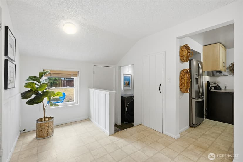 Property photo for 12515 25th Avenue NE, Seattle photo 16