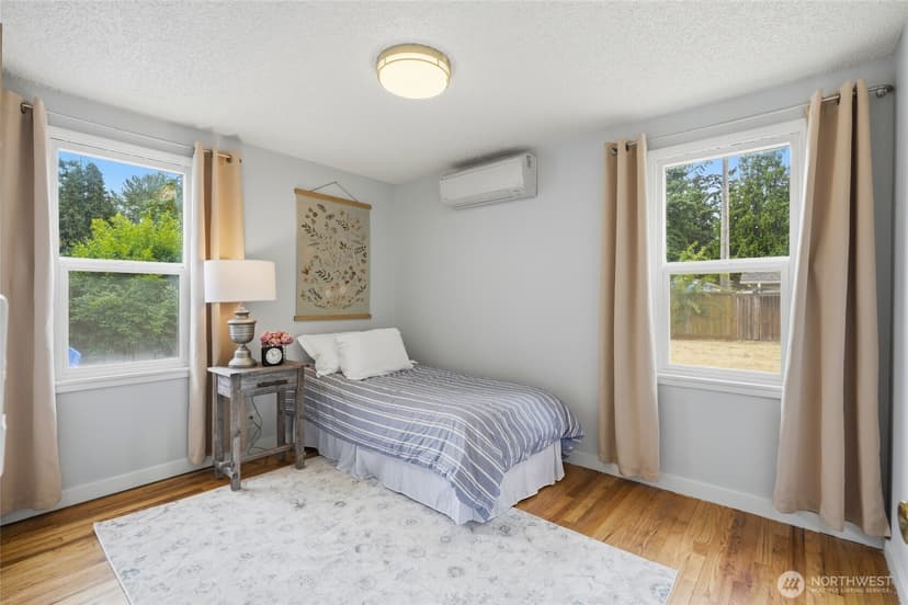 Property photo for 12515 25th Avenue NE, Seattle photo 11