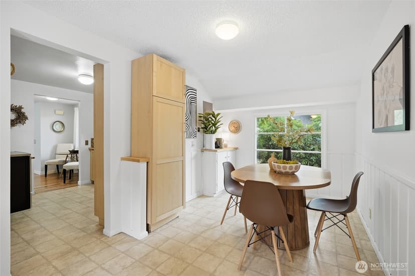 Property photo for 12515 25th Avenue NE, Seattle photo 9