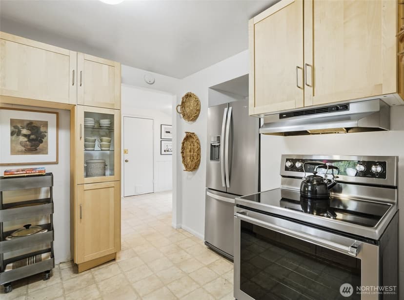 Property photo for 12515 25th Avenue NE, Seattle photo 7