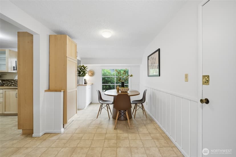 Property photo for 12515 25th Avenue NE, Seattle photo 8