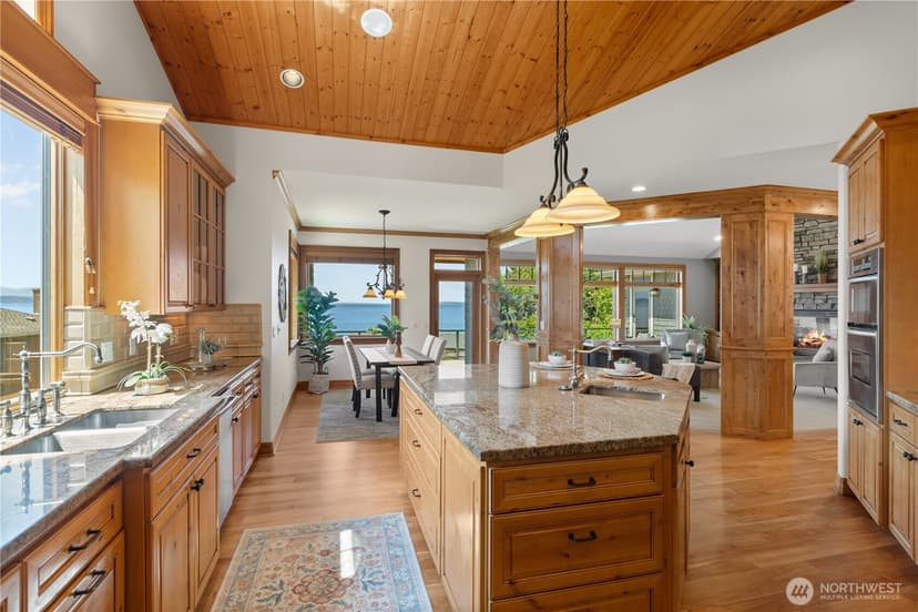 Property photo for 18608 Sound View Place, Edmonds photo 13
