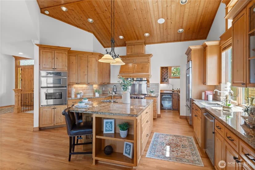 Property photo for 18608 Sound View Place, Edmonds photo 12