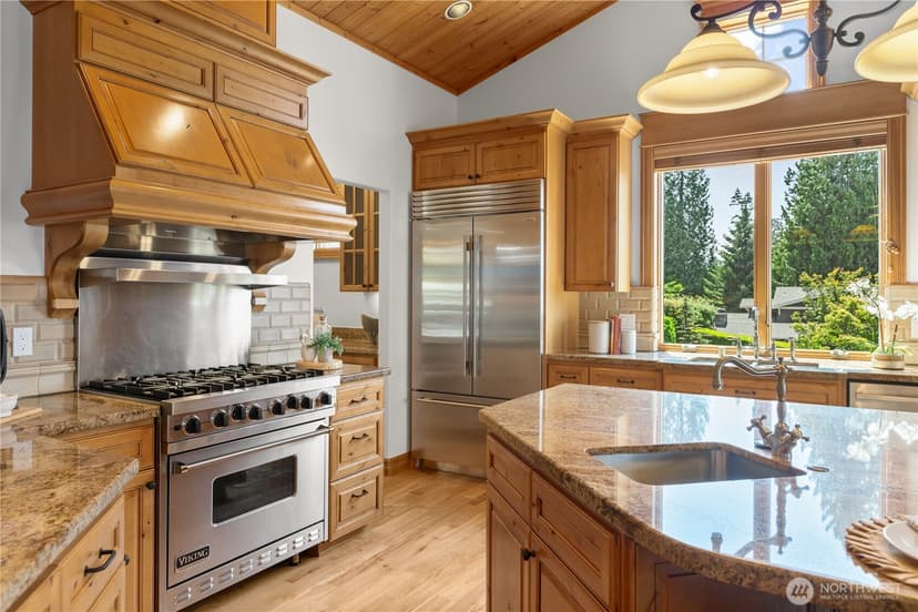 Property photo for 18608 Sound View Place, Edmonds photo 11