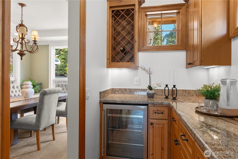Property photo for 18608 Sound View Place, Edmonds photo 15