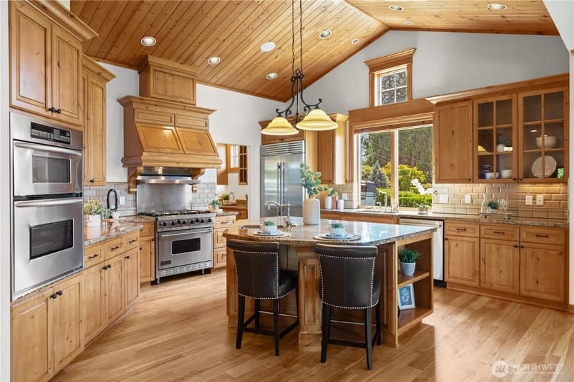 Property photo for 18608 Sound View Place, Edmonds photo 10