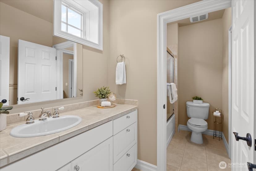 Property photo for 18608 Sound View Place, Edmonds photo 33
