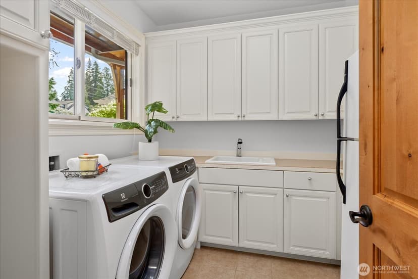 Property photo for 18608 Sound View Place, Edmonds photo 26