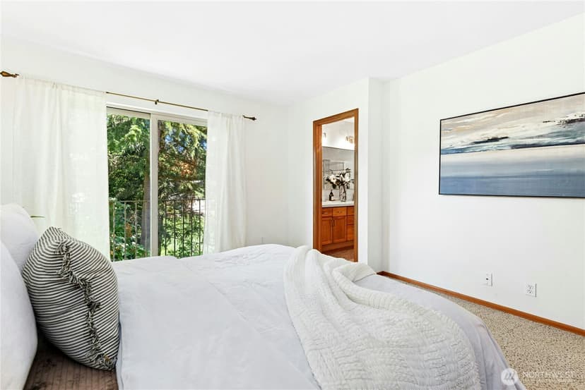 Property photo for 14222 108th Avenue NE, Kirkland photo 17