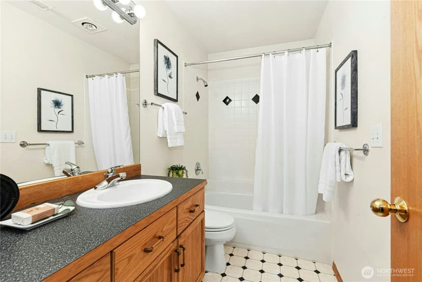 Property photo for 14222 108th Avenue NE, Kirkland photo 27