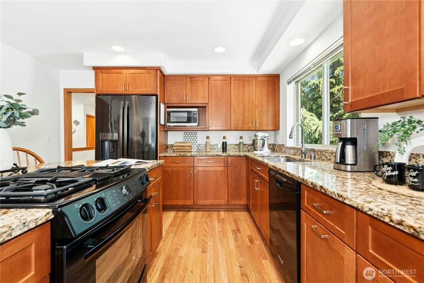 Property photo for 14222 108th Avenue NE, Kirkland photo 11