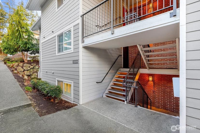 Property photo for 15212 NE 8th Street #F13, Bellevue photo 3