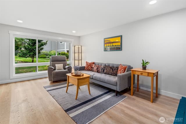 Property photo for 15212 NE 8th Street #F13, Bellevue photo 4