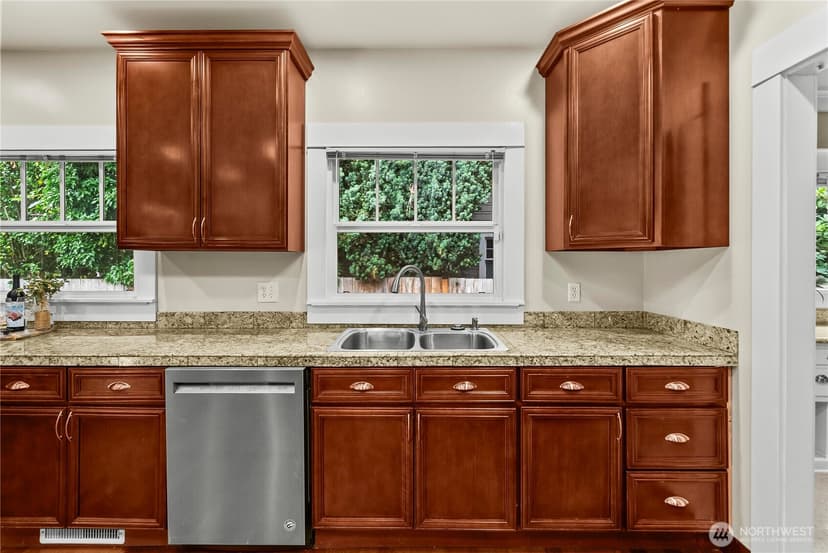 Property photo for 518 W Pioneer, Puyallup photo 13