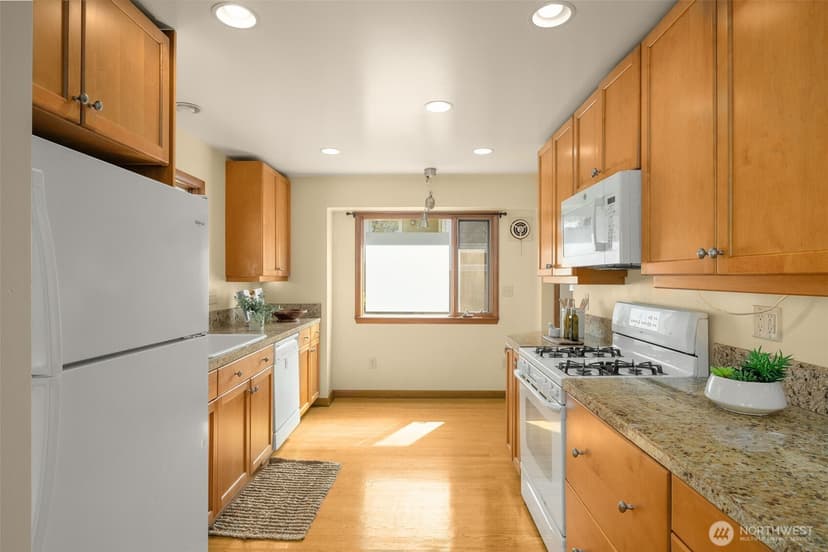 Property photo for 4333 32nd Avenue W, Seattle photo 9