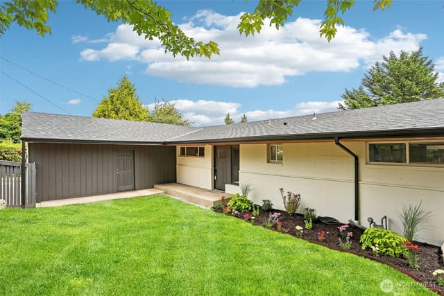 Property photo for 1318 Lake Washington Boulevard S, Seattle photo 2