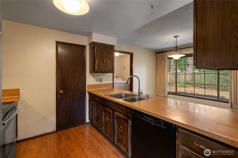 Property photo for 9106 Zircon Drive SW, Lakewood photo 8