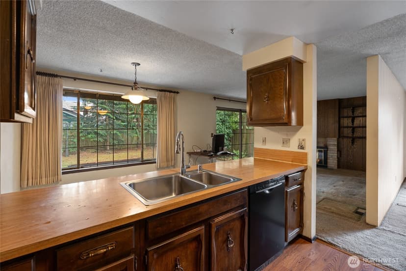 Property photo for 9106 Zircon Drive SW, Lakewood photo 9