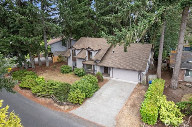 Property photo for 9106 Zircon Drive SW, Lakewood photo 2