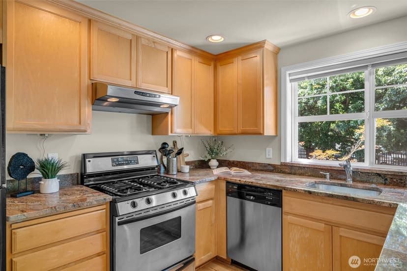 Property photo for 4720 Interlake Avenue N, Seattle photo 17