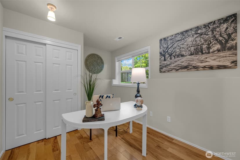 Property photo for 4720 Interlake Avenue N, Seattle photo 30