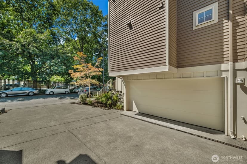 Property photo for 4720 Interlake Avenue N, Seattle photo 36