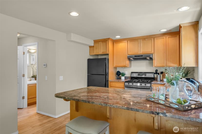 Property photo for 4720 Interlake Avenue N, Seattle photo 14